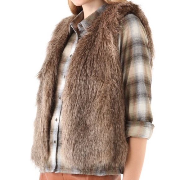 Club Monaco Faux Fur Vest - Picture 10 of 11